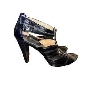 ⭐️ Women’s Michael Kors Black Patent Leather Zippered Sandals. Size 10